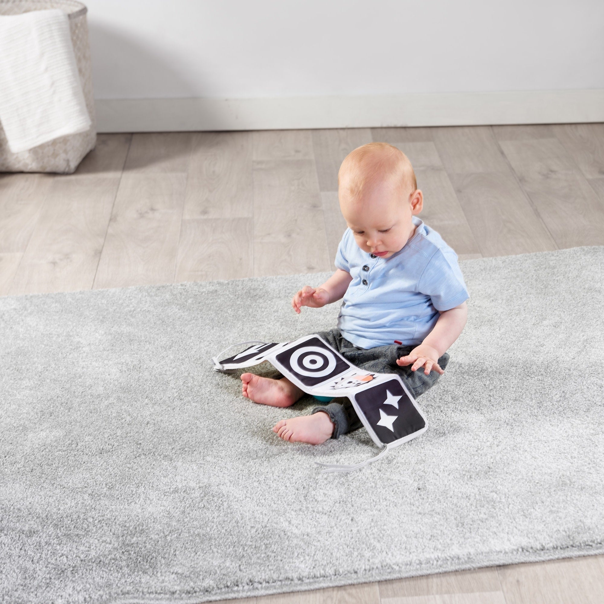 tiny-love-contes-magiques-gymini-noir-blanc-tapis-d-veil-b-b image 3