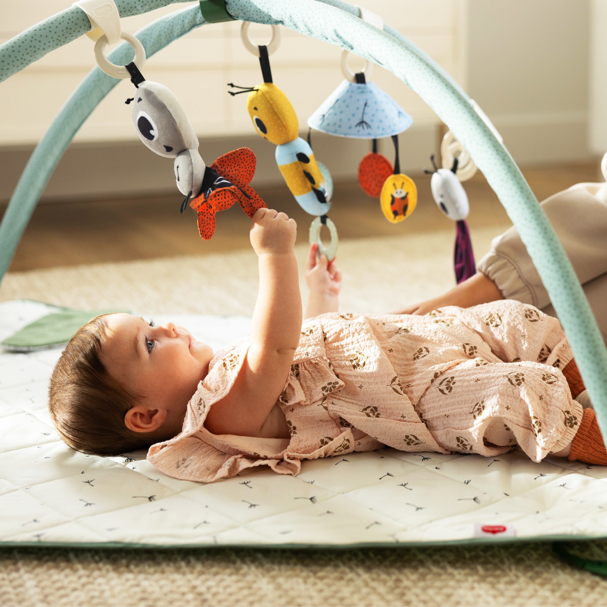 tiny-love-roulez-avec-moi-gymini-tiny-bugs-tapis-d-veil-portique image 4