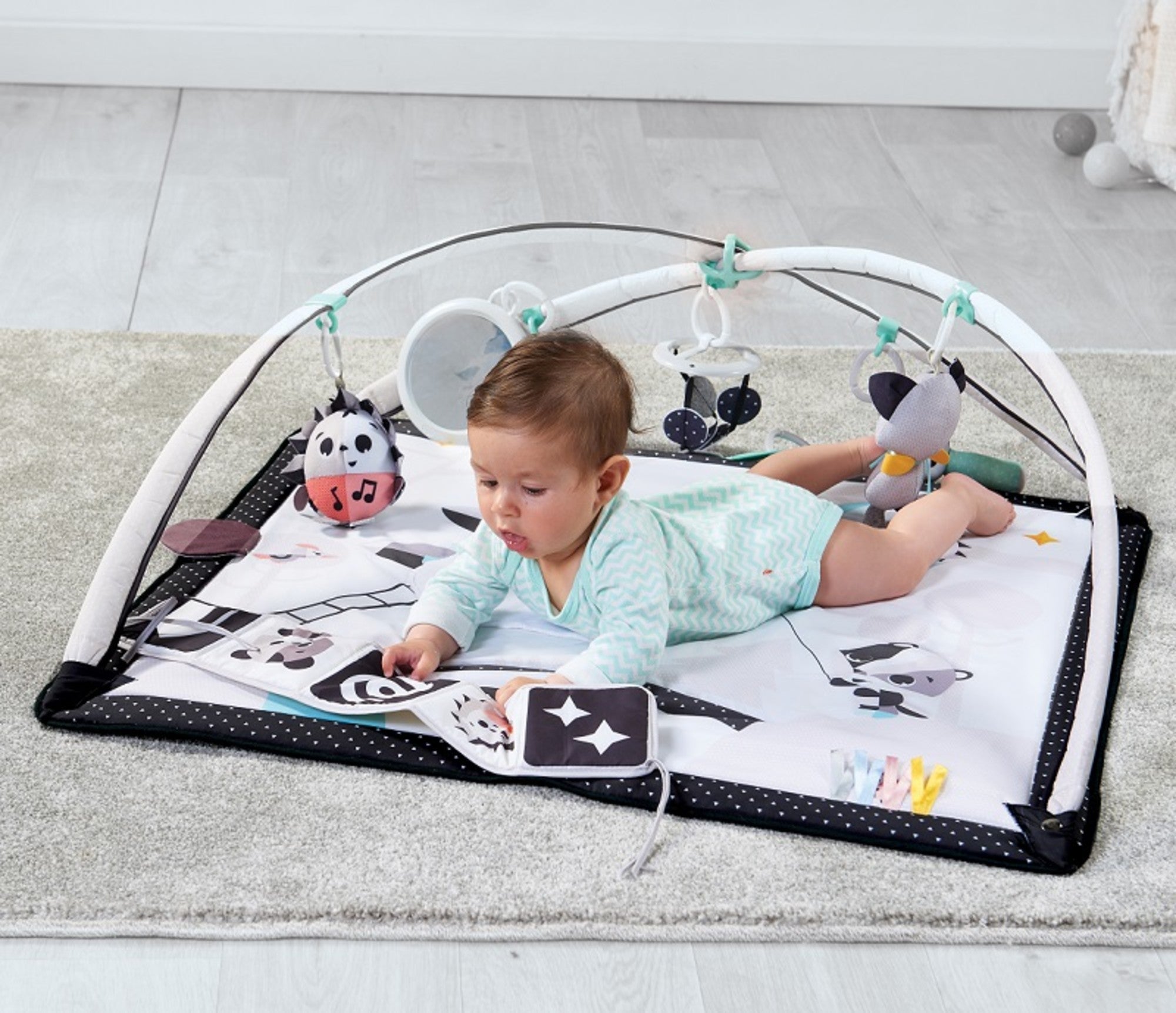 tiny-love-magical-tales-black-white-gymini-contes-magiques-noir-et-blanc image 3