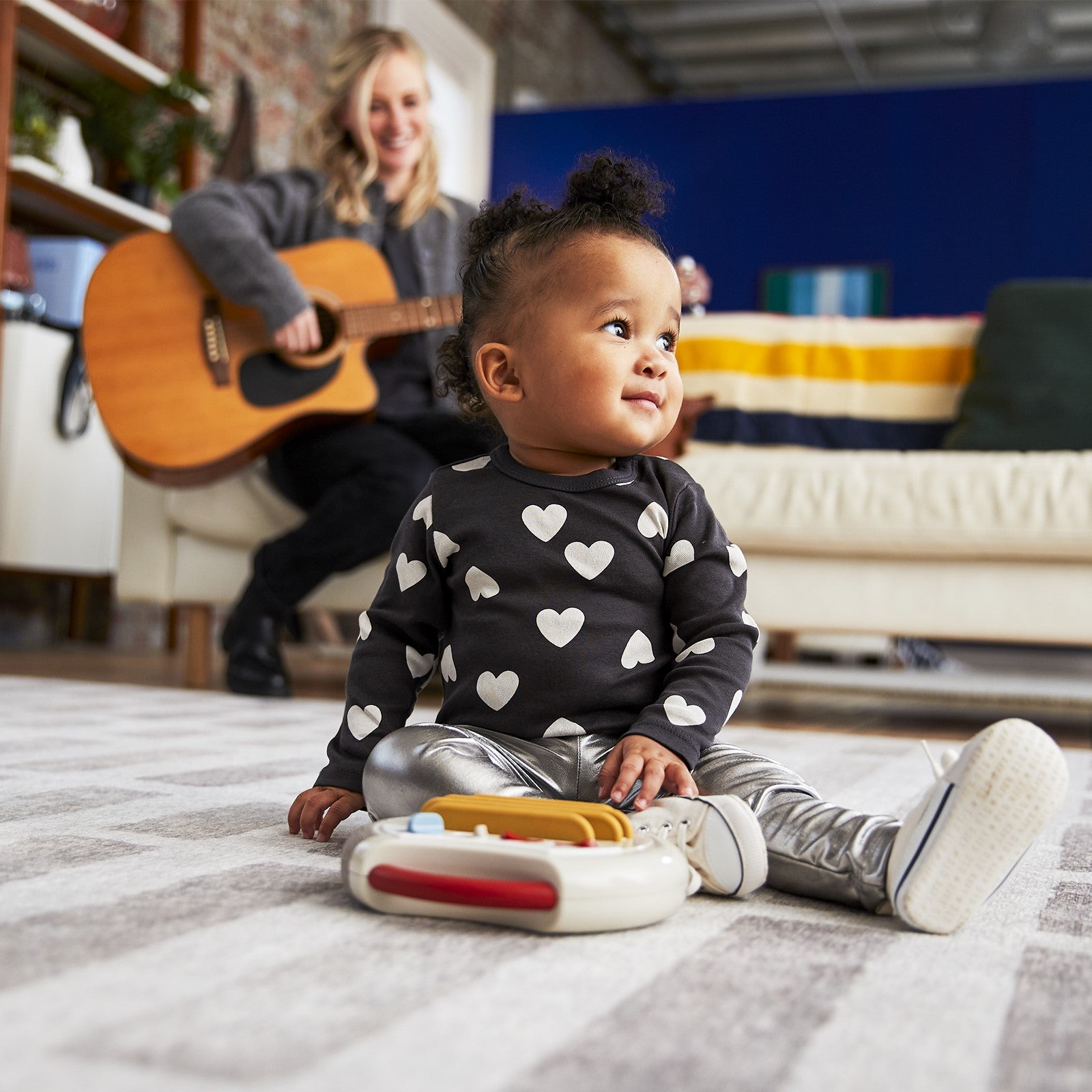 tiny-love-guitare-des-petits-rockers-jouet-musical-emporter image 2