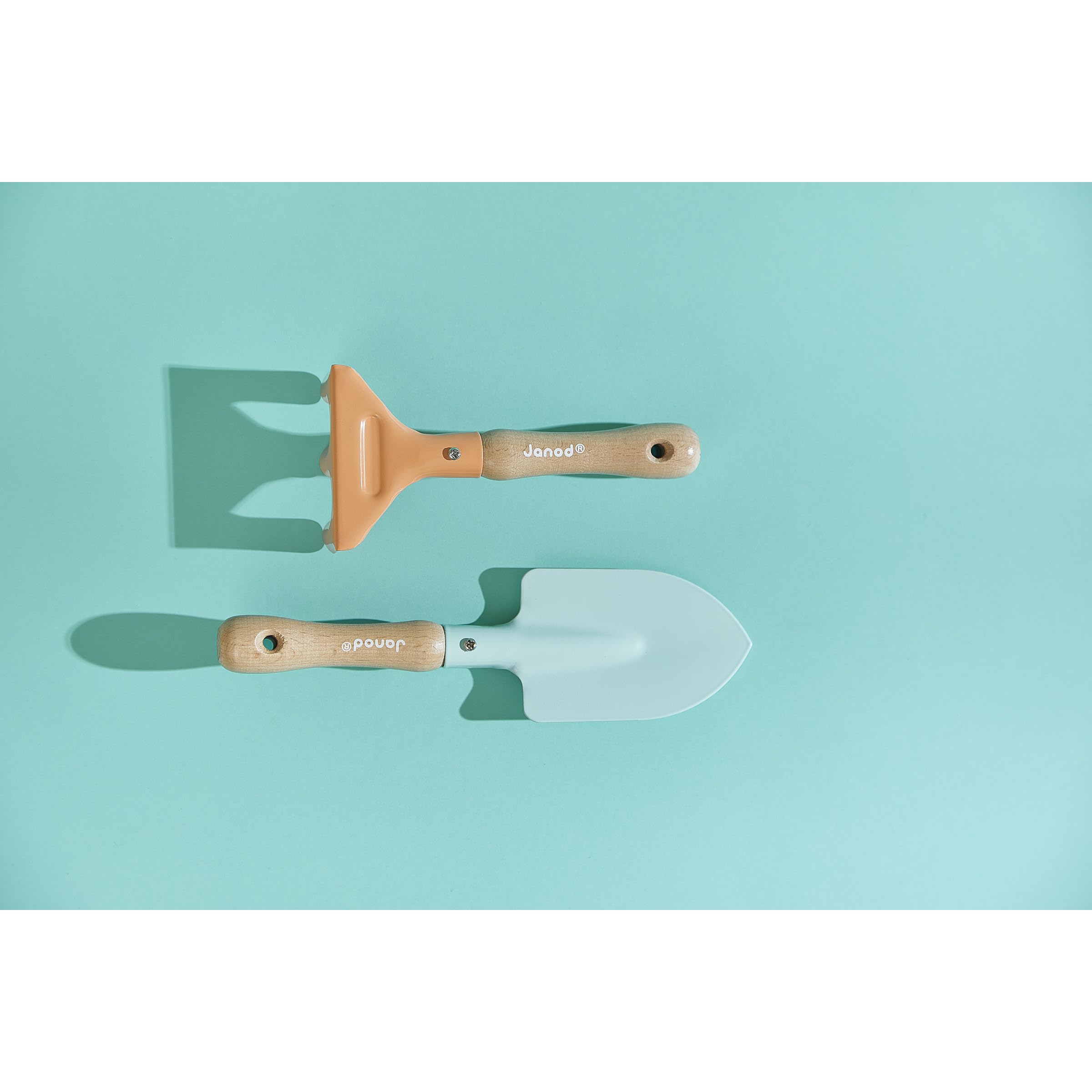janod-set-2-outils-de-jardin-enfant-pelle-et-r-teau-bois-m-tal image 3