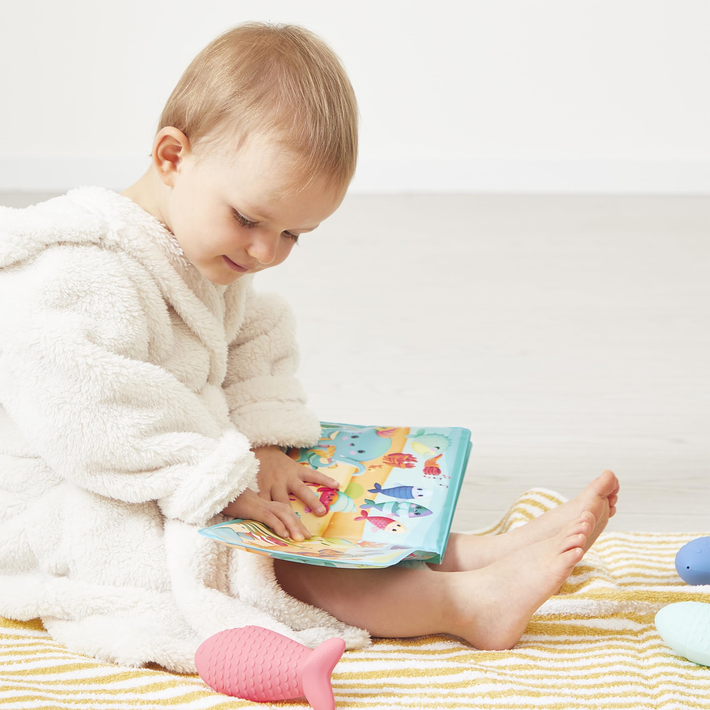 janod-j04733-livre-de-bain-interactif-oc-an-3-jouets-aspergeurs image 6