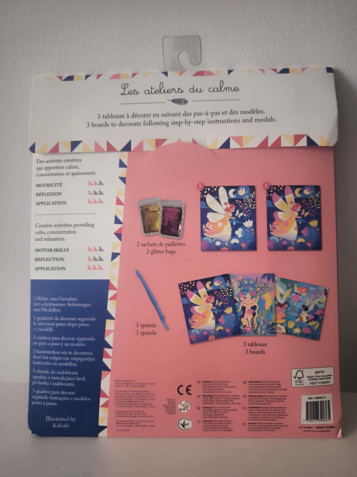 Belle découverte créative pour occuper les jours de pluie avec de superbes reflets irisés qui plaisent beaucoup aux enfants patients et appliqués